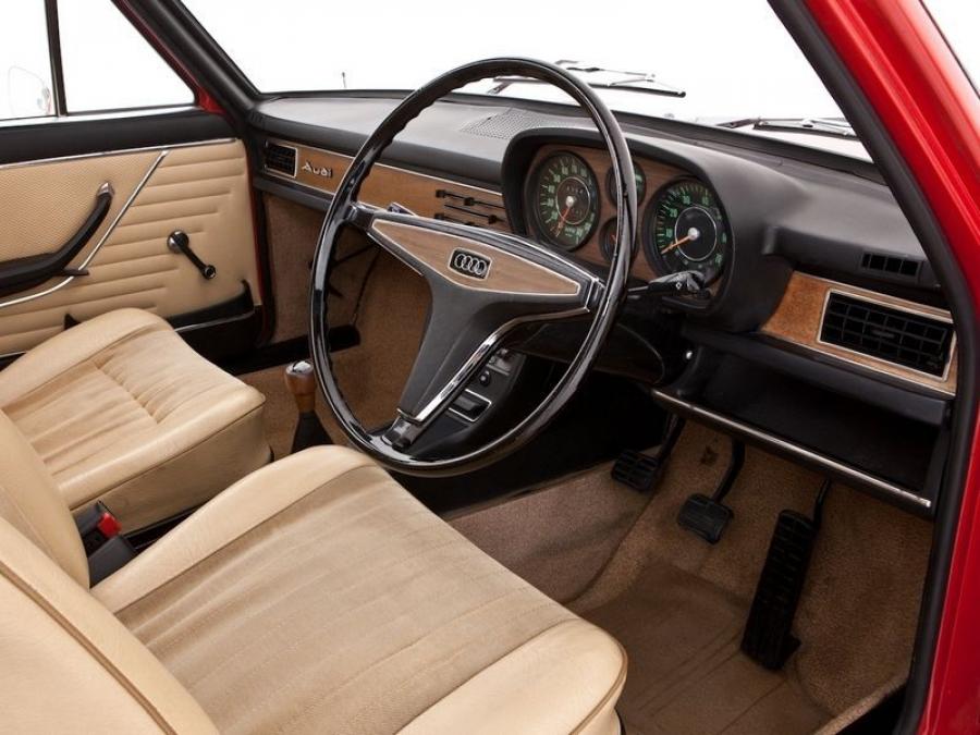 Интерьер Audi 100 (C1) 1968 года  (UK) (фото 5 из 9)